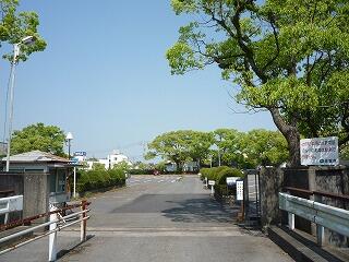 県庁南別館の駐車場